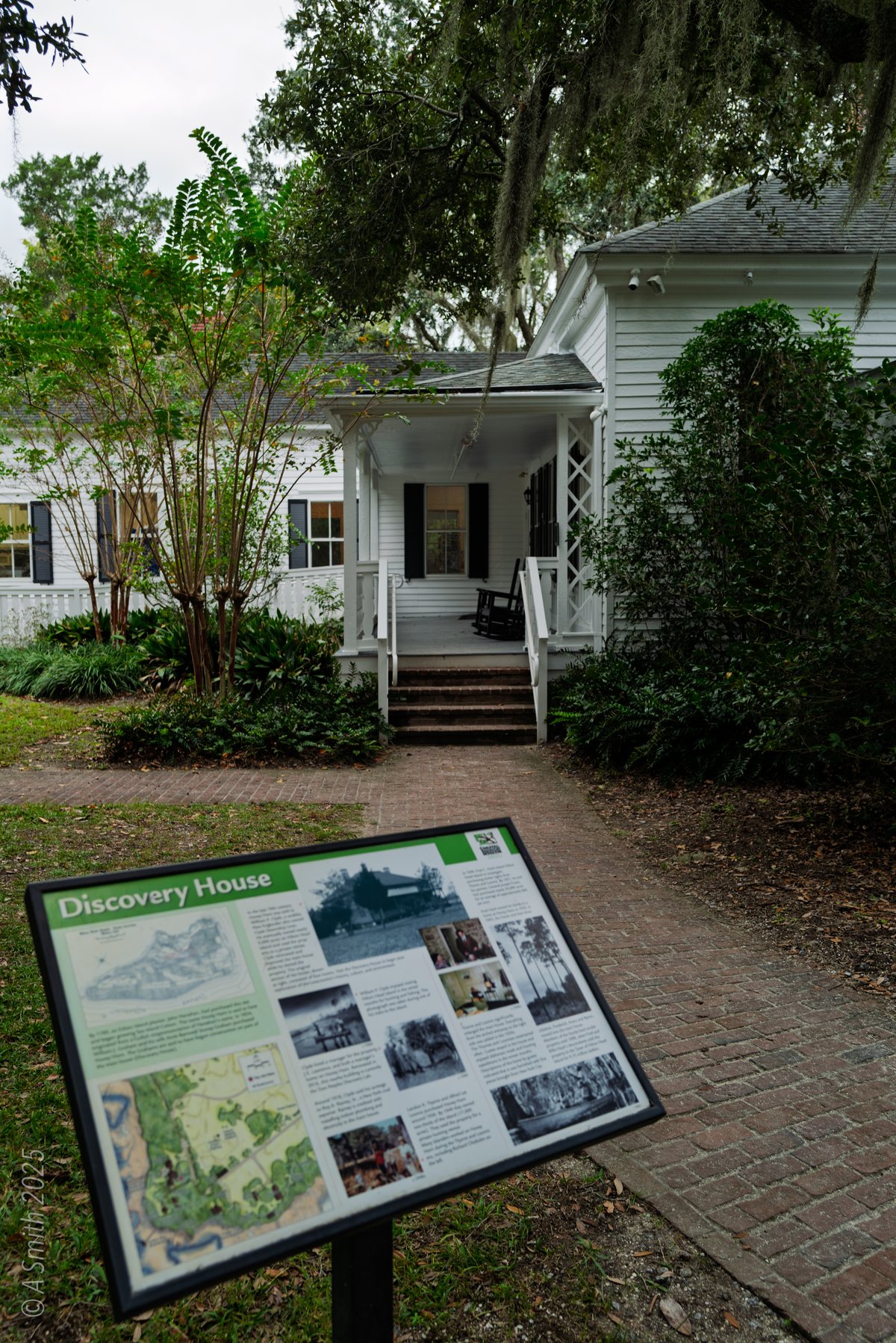 Start here. Discovery House with its interpretive sign — the museum’s exhibits begin at the front walk.