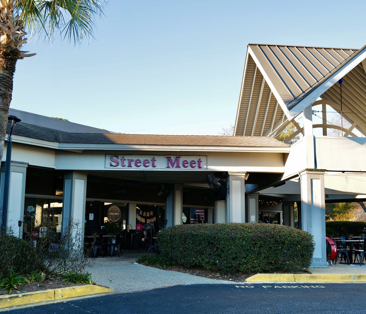 Street Meet restaurant entrance with patio tables under the gabled roof on Mathews Drive, Hilton Head Island
